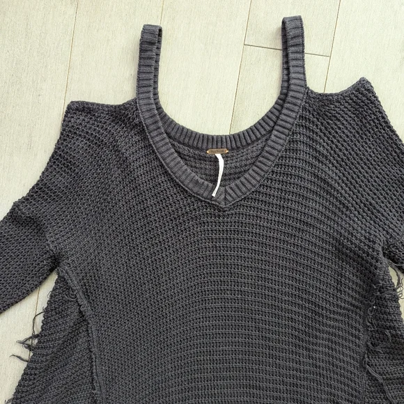 Free People Black cold shoulder slouchy sweater tunic size XS - Picture 5 of 13